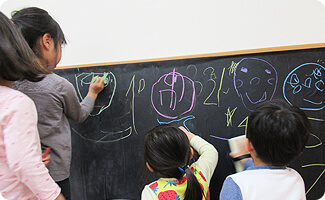 おやつ・自由遊び風景2